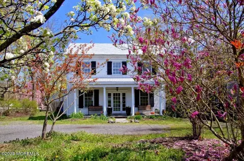 483 Locust Point Rd, Middletown, NJ 07748