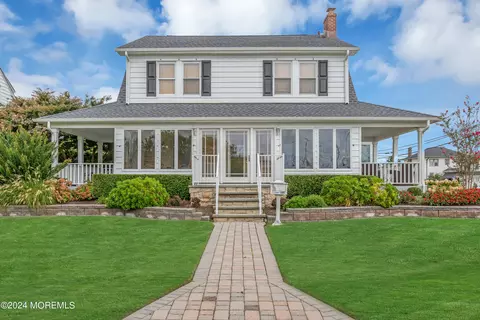 100 Washington Ave, Avon By The Sea, NJ 07717