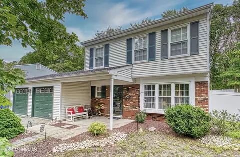 34 Sweetbriar Trl, Howell, NJ 07731