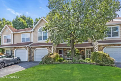 12 Shire Pl, Tinton Falls, NJ 07753