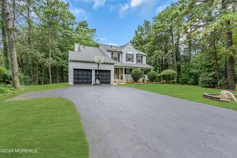 8 Chris Ann Ct, Jackson, NJ 08527