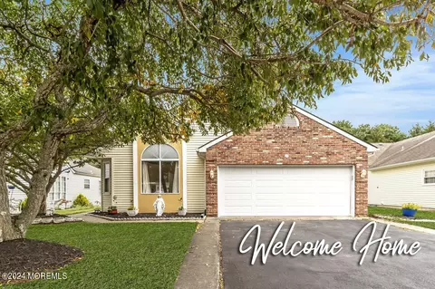 67 Narberth Way, Toms River, NJ 08757