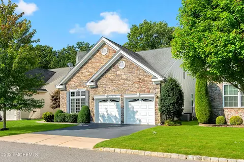 33 Forsgate Way, Lakewood, NJ 08701
