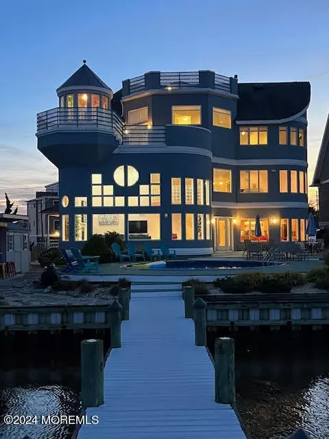 200 Sunset Dr N, Seaside Heights, NJ 08751