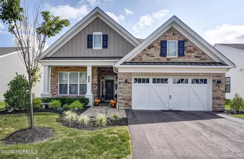 13 Grandview Cir, Howell, NJ 07731
