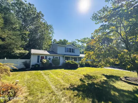 7 Peach Tree St, Jackson, NJ 08527