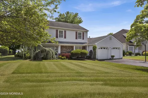 24 Hawthorne Ave, Holmdel, NJ 07733