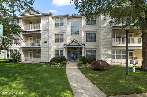 568 St Andrews Pl, Manalapan, NJ 07726