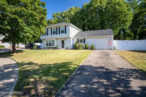 104 Cayuga Ct, Toms River, NJ 08755