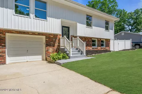 212 Topside Rd, Manahawkin, NJ 08050