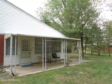 117 D Hope Rd, Whiting, NJ 08759