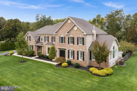 2 Sleepy Hollow Ct, Allentown, NJ 08501