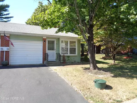 2 B Raleigh Dr, Whiting, NJ 08759