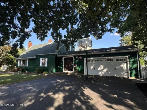 27 Laurelhurst Dr, Brick, NJ 08724