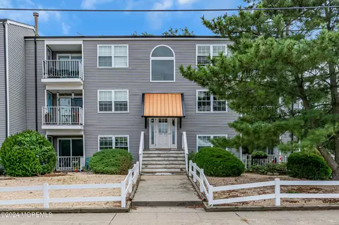 432 Beachway Ave #6B, Keansburg, NJ 07734
