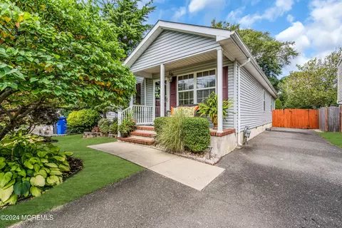 611 Mckinley Ave, Toms River, NJ 08753