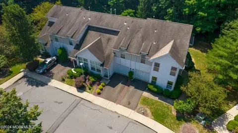 11 Parkside Dr, Jamesburg, NJ 08831