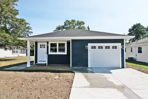 337 Saint Thomas Dr, Toms River, NJ 08757
