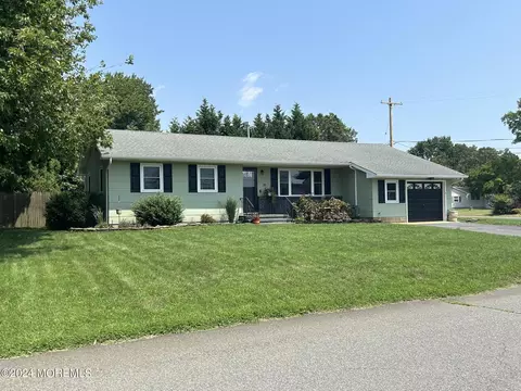30 Parkers Point Blvd, Forked River, NJ 08731