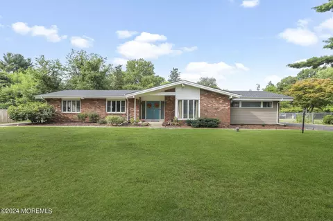 13 Blackwood Dr, Ewing, NJ 08628
