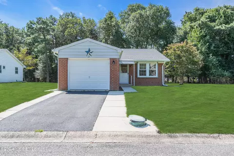 25 Constitution Blvd, Whiting, NJ 08759