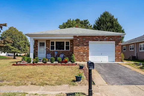 185 Bonaire Dr, Toms River, NJ 08757