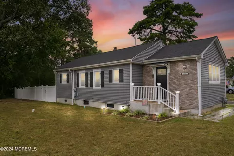 1241 6th Ave, Toms River, NJ 08757