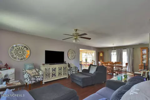 152 Mooring Rd, Manahawkin, NJ 08050