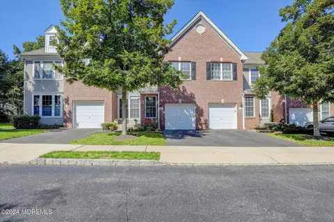 86 Ironwood Ct, Middletown, NJ 07748