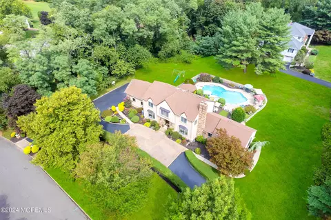 12 Stirrup Dr, Freehold, NJ 07728