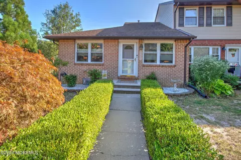 1010 Tammy Ct, Brick, NJ 08724