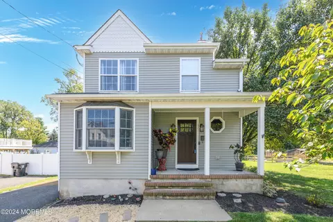 683 Main St, Belford, NJ 07718