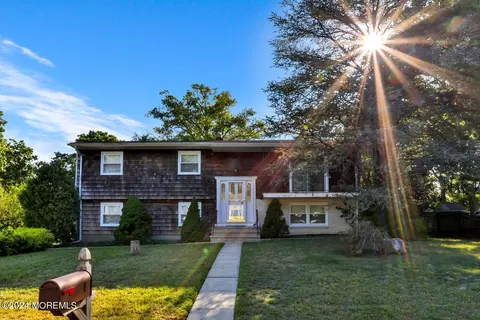 3 Burdge Dr, Howell, NJ 07731