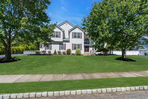 14 Woodview Dr, Howell, NJ 07731