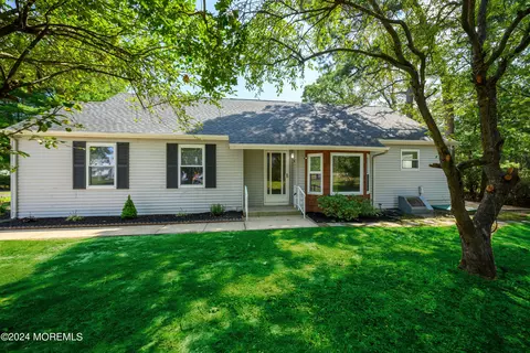 16 Alpine Rd # C, Whiting, NJ 08759