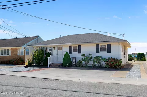 240 Westmont Ave, Lavallette, NJ 08735