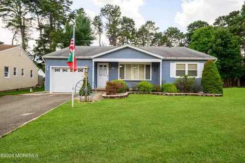 56 Auburn Rd, Toms River, NJ 08757