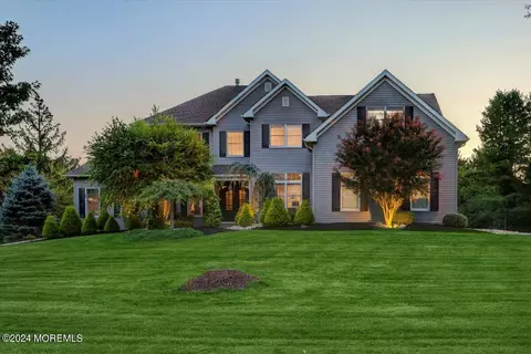 570 Turtle Hollow Dr, Freehold, NJ 07728