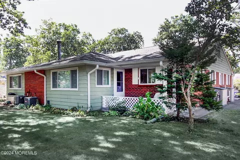 2 Lark St # C, Manchester, NJ 08759