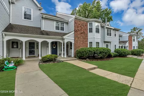 209 Tulip Ln, Freehold, NJ 07728
