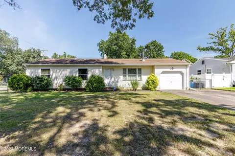 712 Beacon St, Toms River, NJ 08757