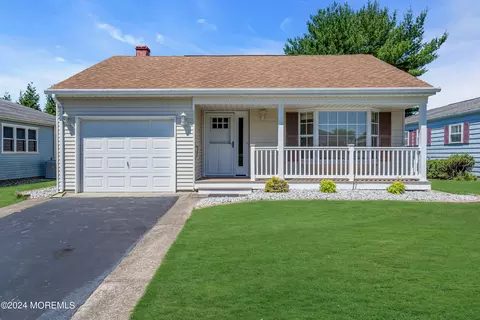 27 Santo Domingo Dr, Toms River, NJ 08757