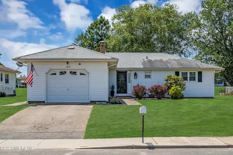 105 Bonaire Dr, Toms River, NJ 08757
