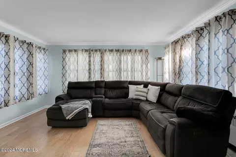 28 Crescent Pl, Matawan, NJ 07747 photo 17