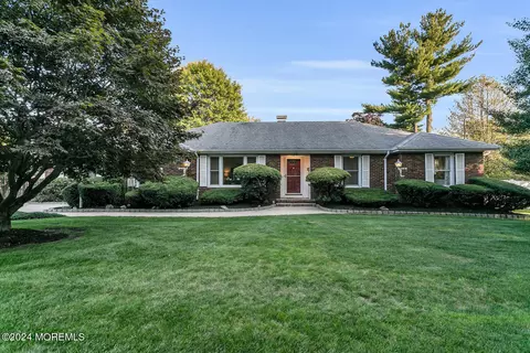 28 Crescent Pl, Matawan, NJ 07747