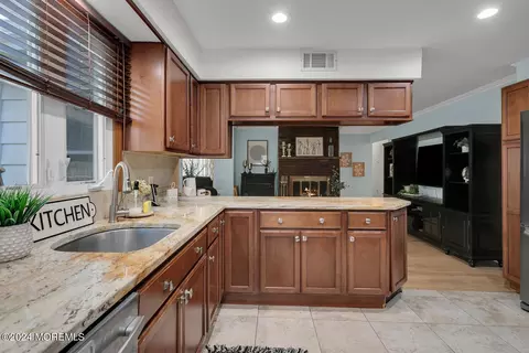 28 Crescent Pl, Matawan, NJ 07747 photo 13