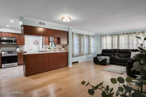 28 Crescent Pl, Matawan, NJ 07747 photo 16