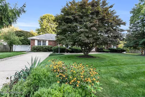 28 Crescent Pl, Matawan, NJ 07747 photo 3
