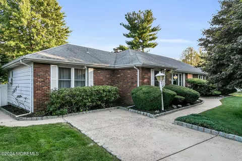 28 Crescent Pl, Matawan, NJ 07747 photo 2