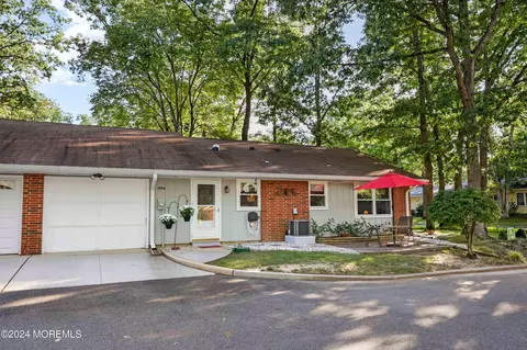 135 Farrington Ct # A, Lakewood, NJ 08701